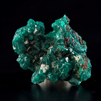 Diottasio, cluster di cristalli verdi (ciclosilicato idrato di rame, prismi trigonali)
