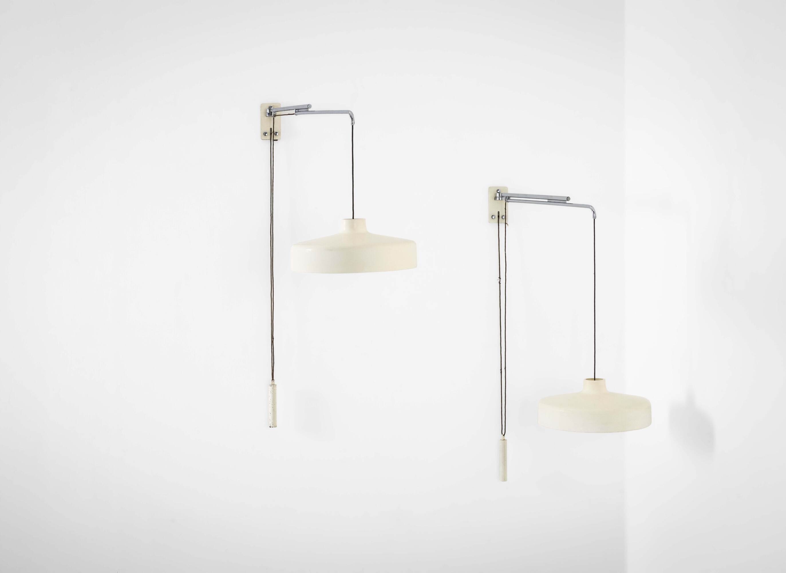 Gino Sarfatti - Due lampade a parete mod. 194N
