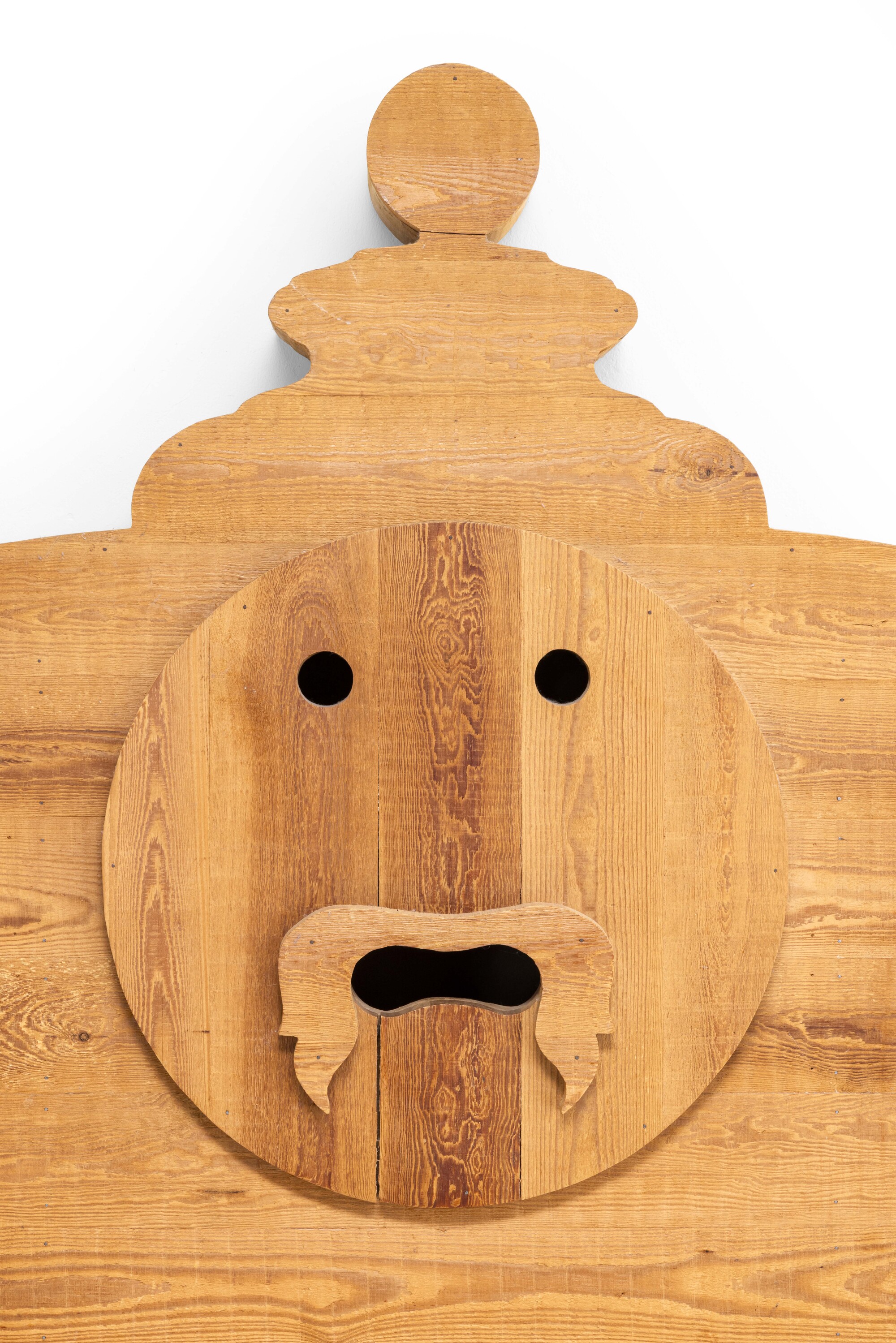 Mario Ceroli - Letto mod. Bocca della Verità, struttura in legno con piroincisione (Poltronova, 1...