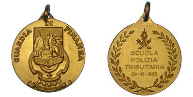 Medaglia commemorativa della Guardia di Finanza, Stemma e legenda (29 ottobre 1965), oro 750