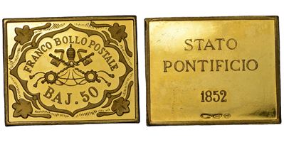 Medaglia in oro (tit. 900), Francobollo postale “BAJ” con chiavi decussate sormontate da triregno...