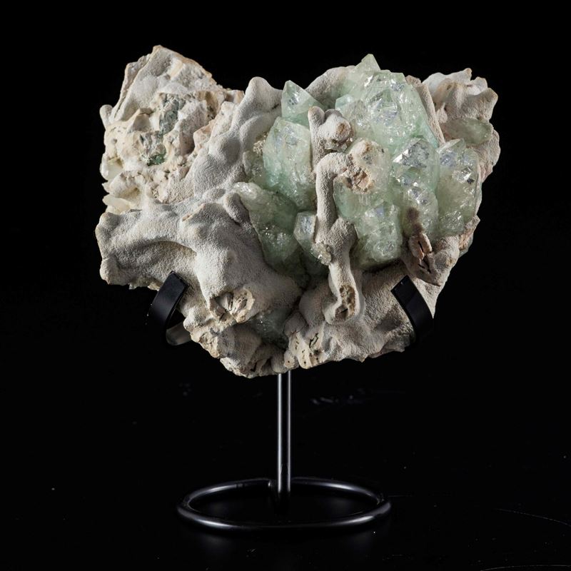 Gruppo di Apofillite su Matrice in Calcite