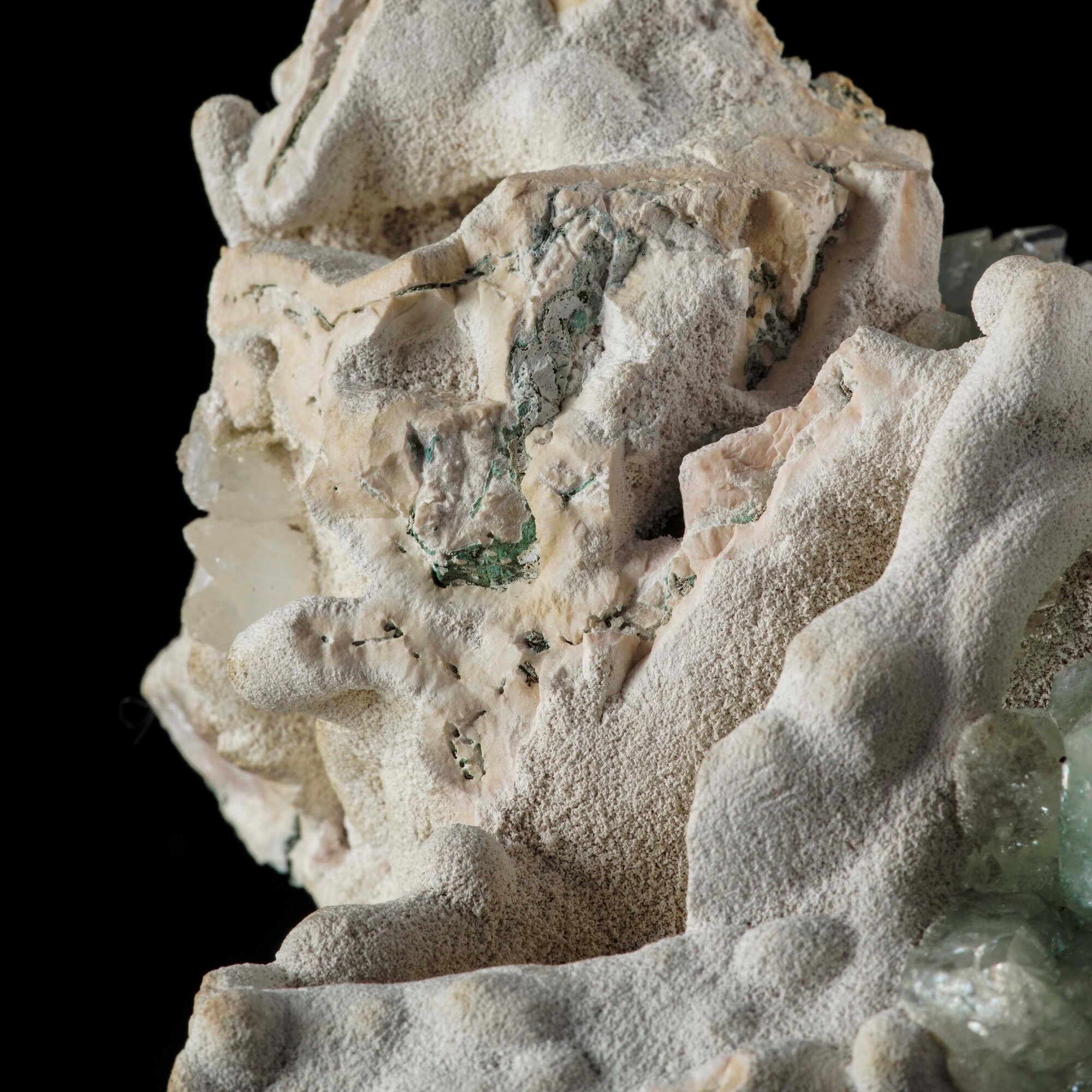 Gruppo di Apofillite su Matrice in Calcite