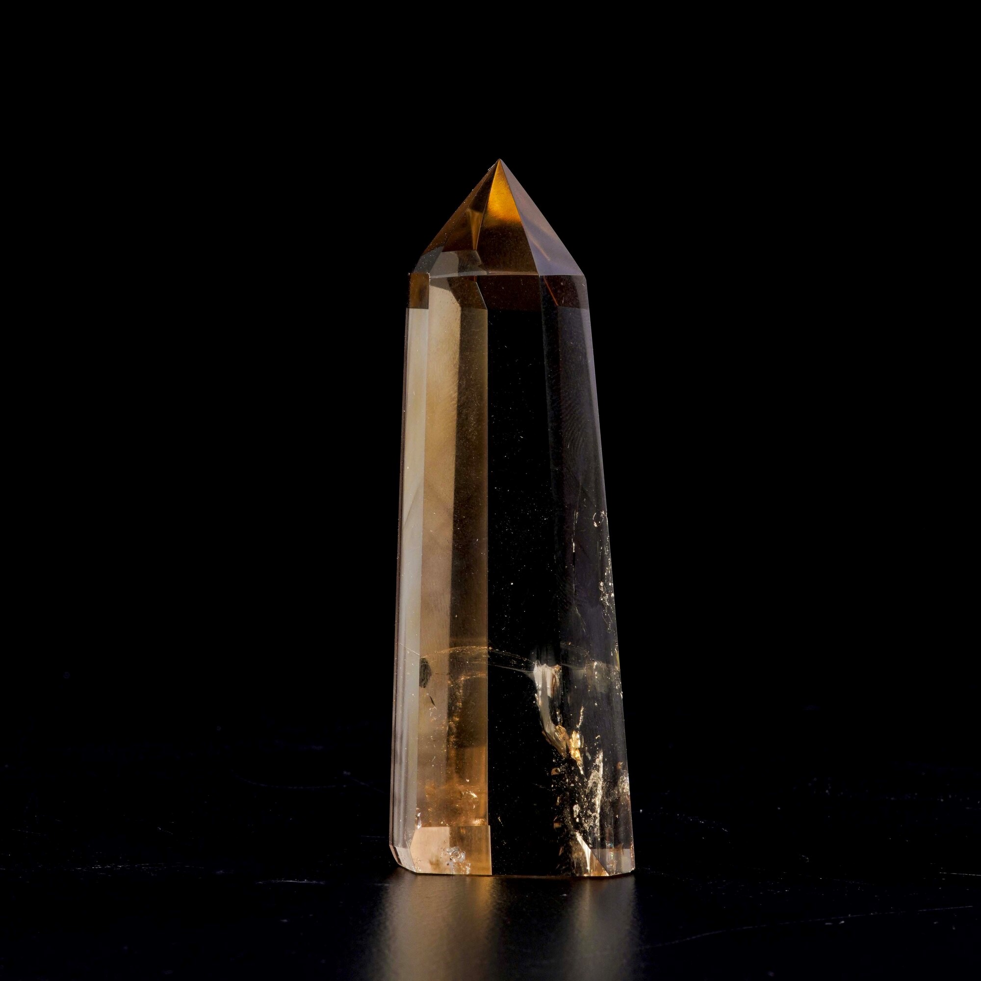 Citrino, quarzo SiO2, varietà giallo-arancio naturale (sistema trigonale)
