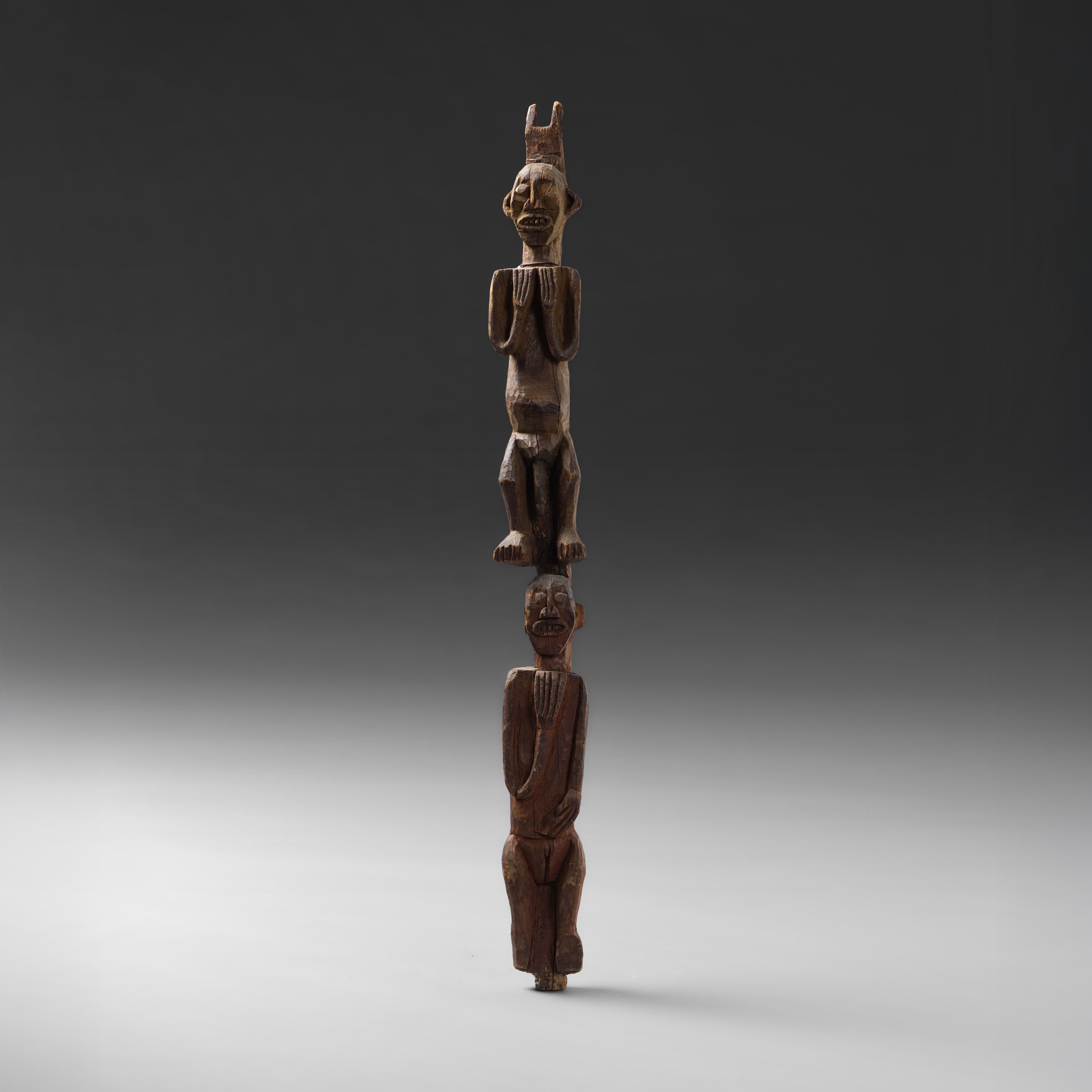 Bamileke, Pilastro in legno policromo (pigmenti), Camerun