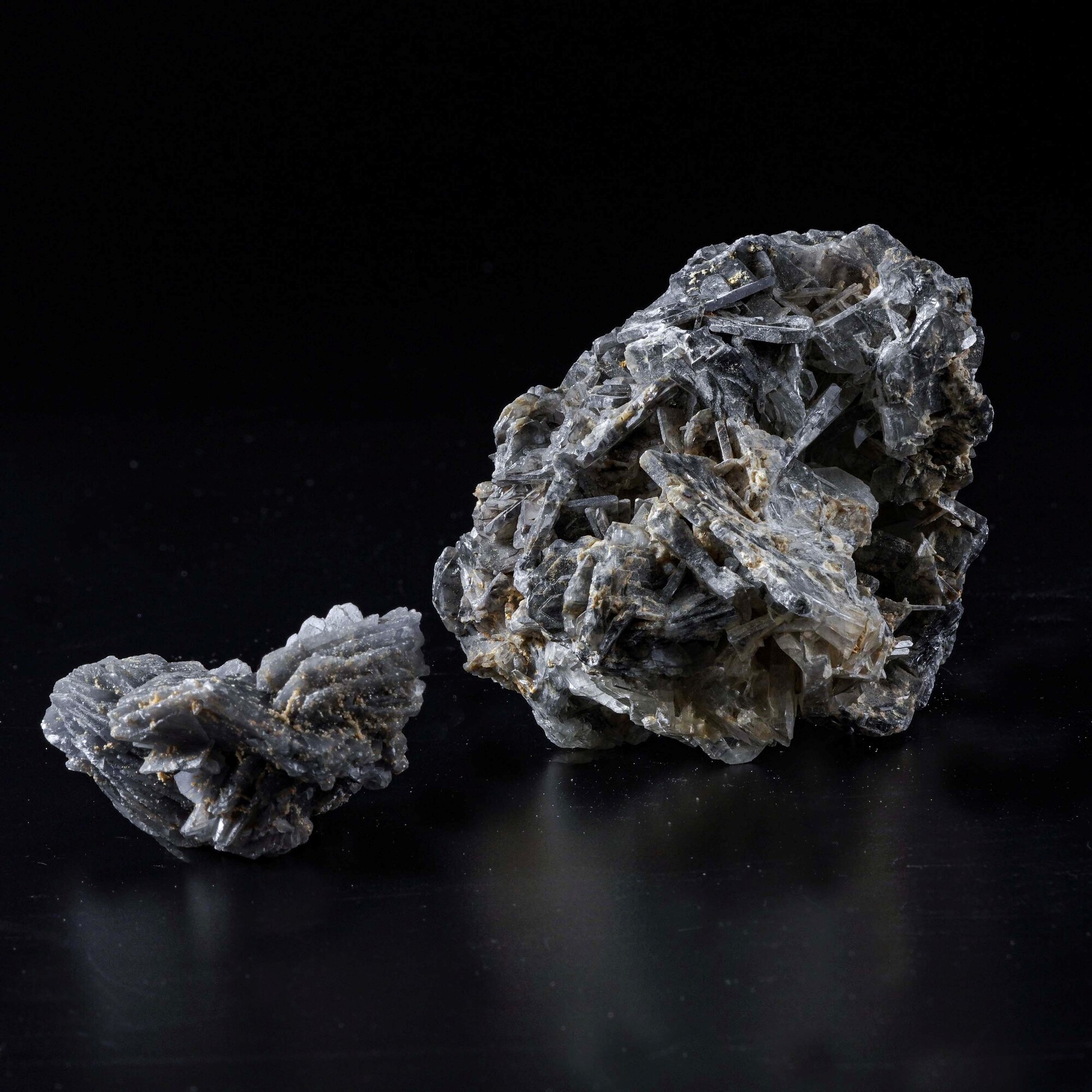 Barite blu romena (?), BaSO4, solfato di bario, due pezzi