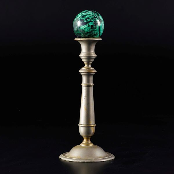 Sfera di malachite su base in metallo (XX secolo)