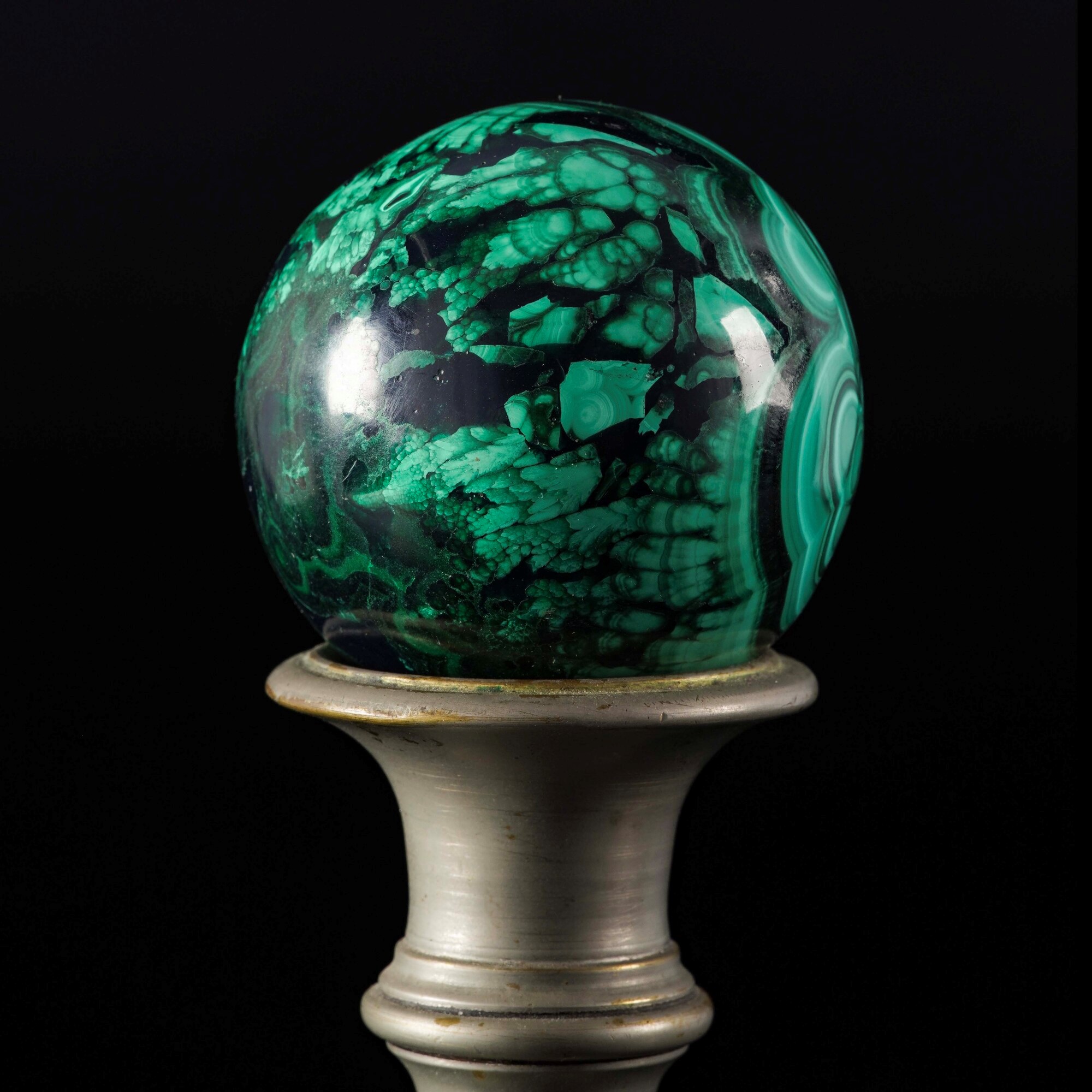 Sfera di Malachite su Base in Metallo (XX Secolo)