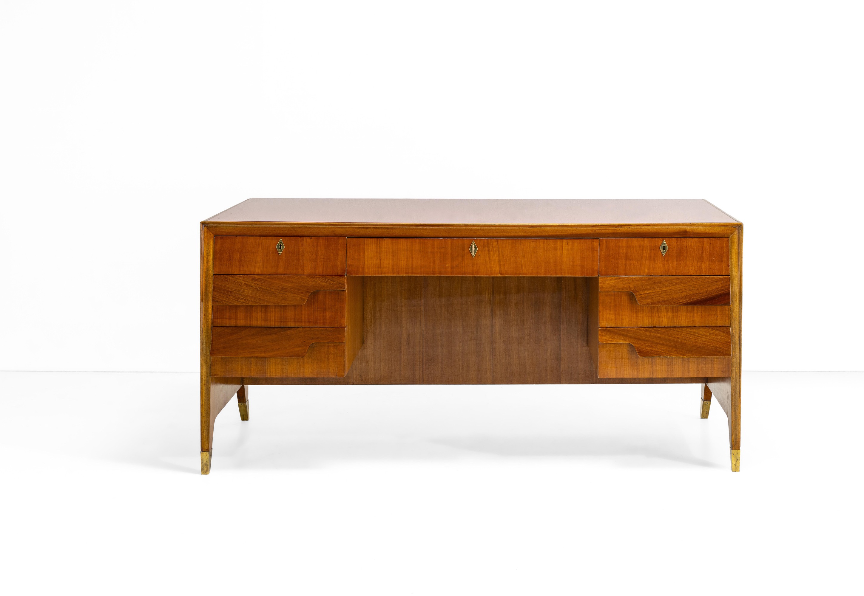 Gio Ponti - Scrivania in legno con piano in cristallo retrodipinto e dettagli in ottone