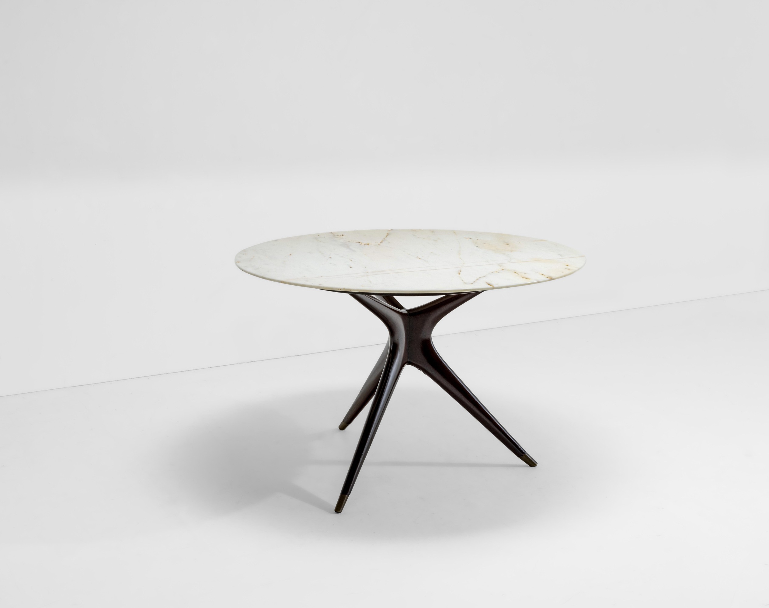 Ico Parisi - Tavolo mod. 1950.55 con piano in marmo e puntali in ottone