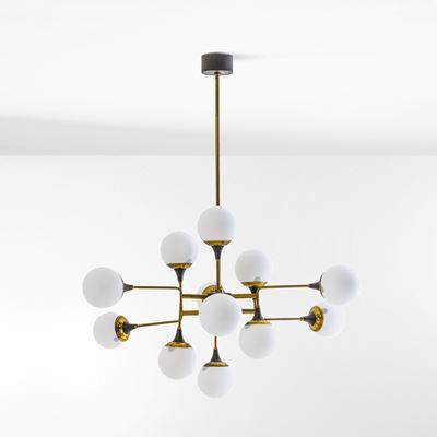 Lampada a sospensione in ottone e metallo laccato con diffusori in vetro opalino