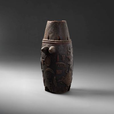 Ashanti, Ghana, Tamburo in legno con pigmenti, patina scura
