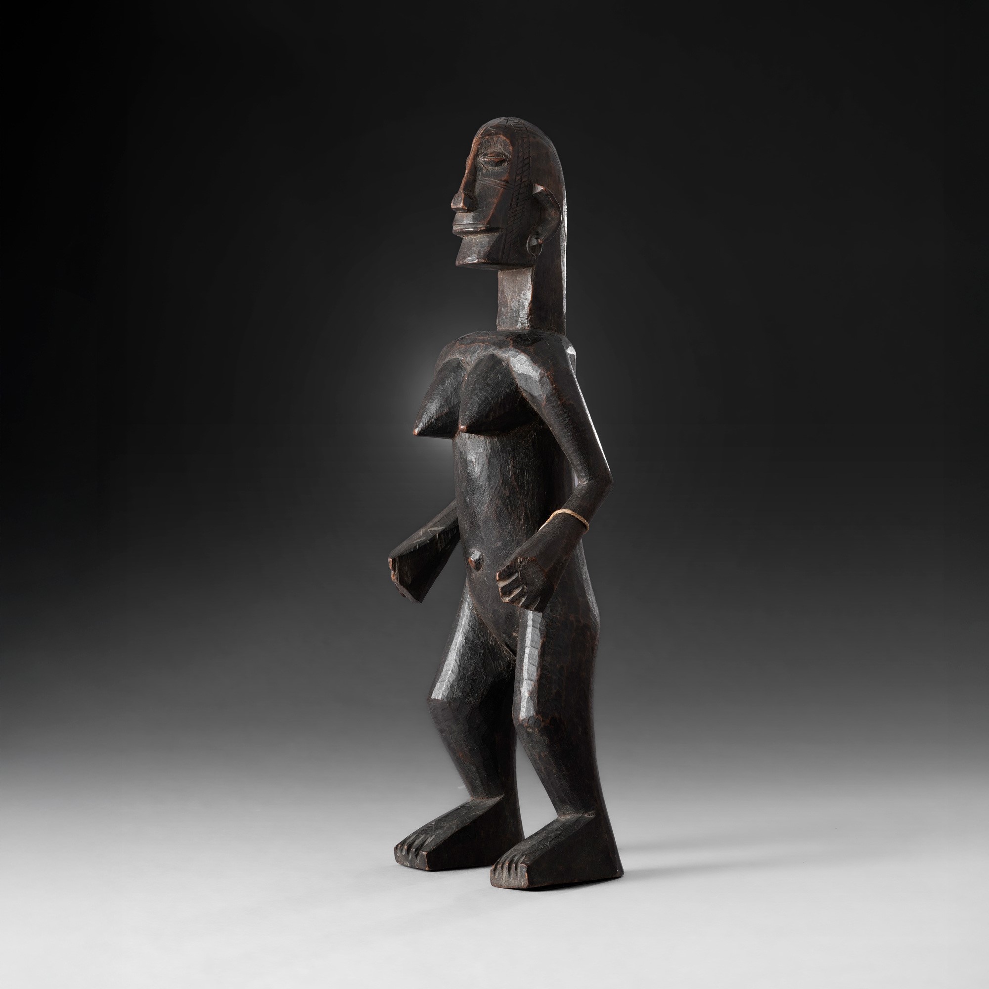 Bambara (area del Mali), Statua in legno a patina scura