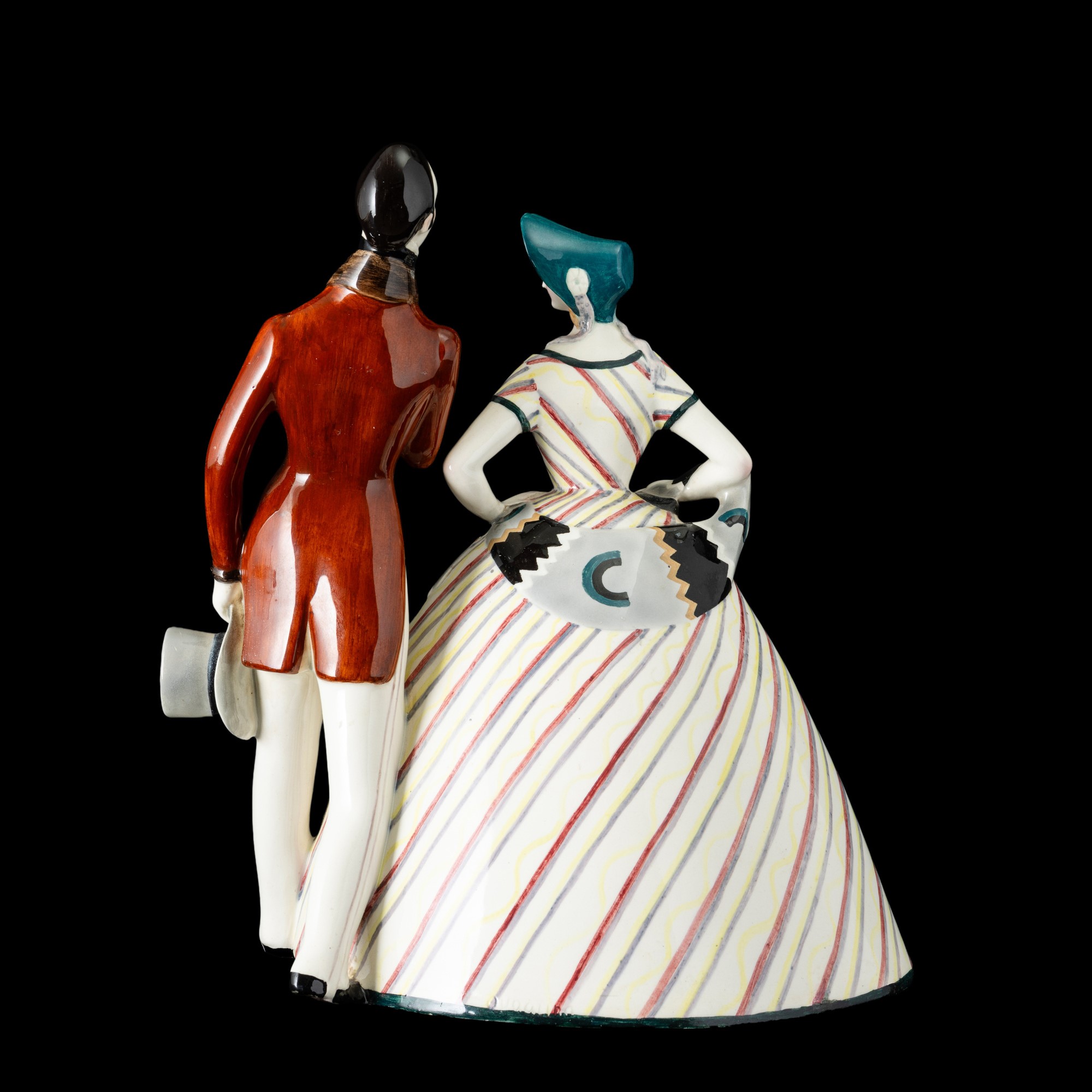 Massimo Quaglino - Dama e cavaliere a passeggio, terraglia a colaggio con decoro policromo