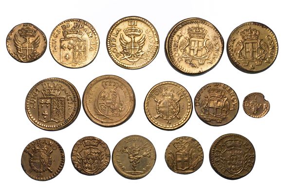 VARIE. Lotto di 15 pesi monetali e bilancino.<BR>