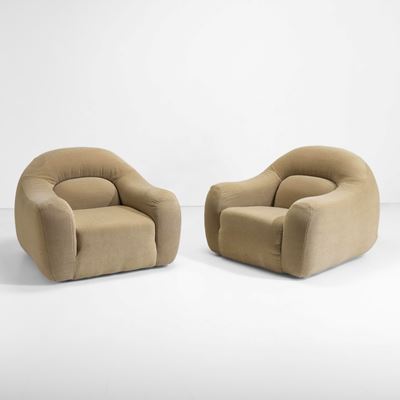 Due poltrone mod. Capriccio, struttura in legno e rivestimento in tessuto