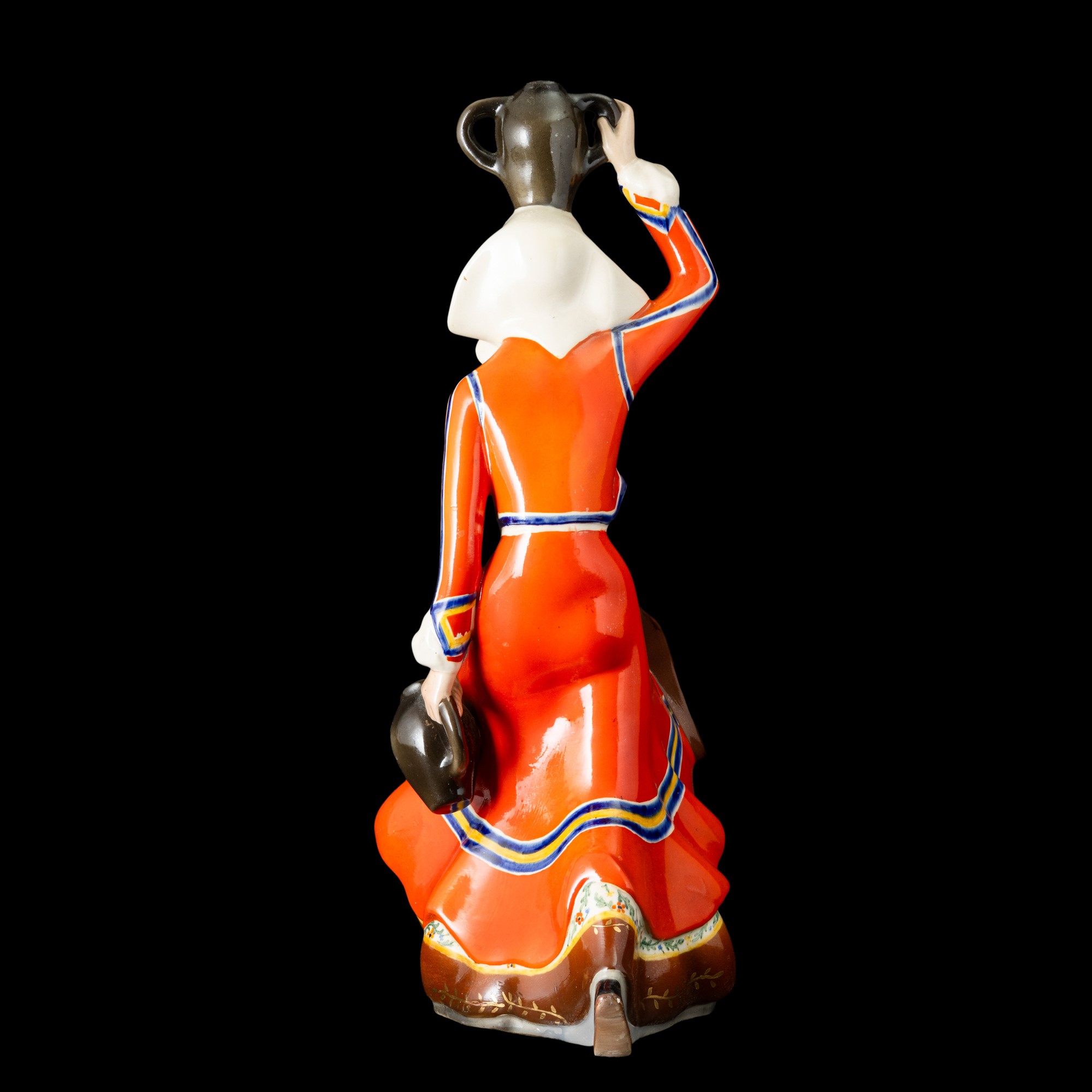 Sandro Vacchetti - Figura di acquaiola sarda, terraglia policroma, Torino, circa 1940