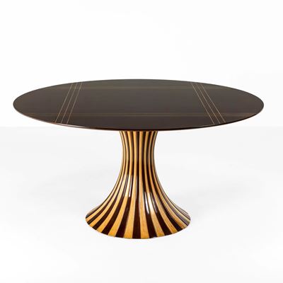 Tavolo con piano in legno a intarsio