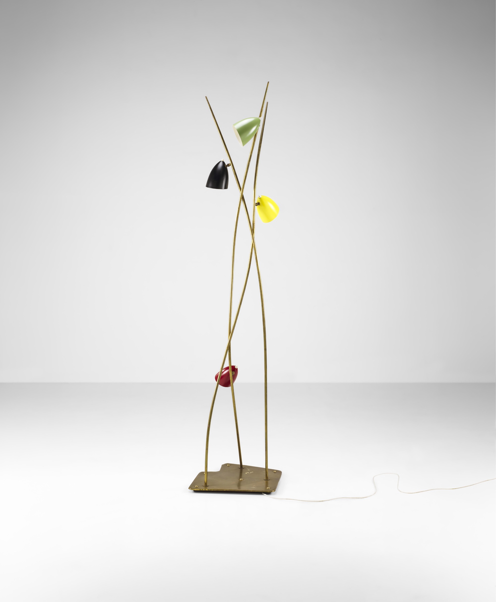 Lampada da terra, struttura in ottone con diffusori orientabili (Italia, circa 1960)