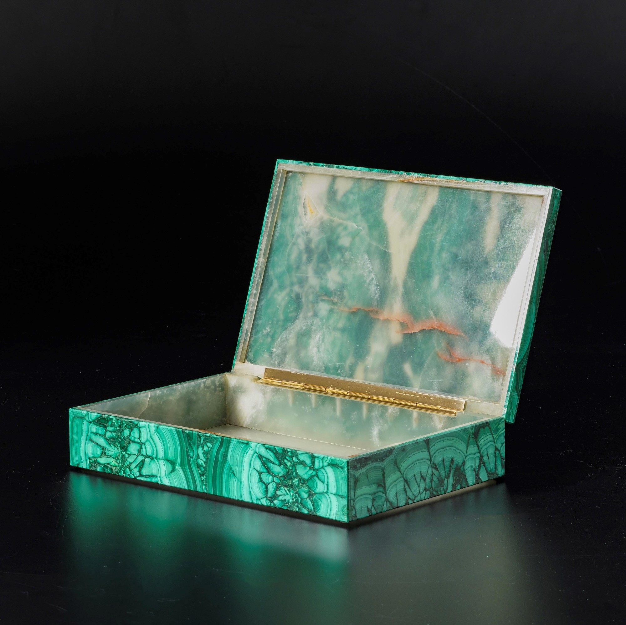 Grande ed Elegante Cofanetto in Malachite Fiorita