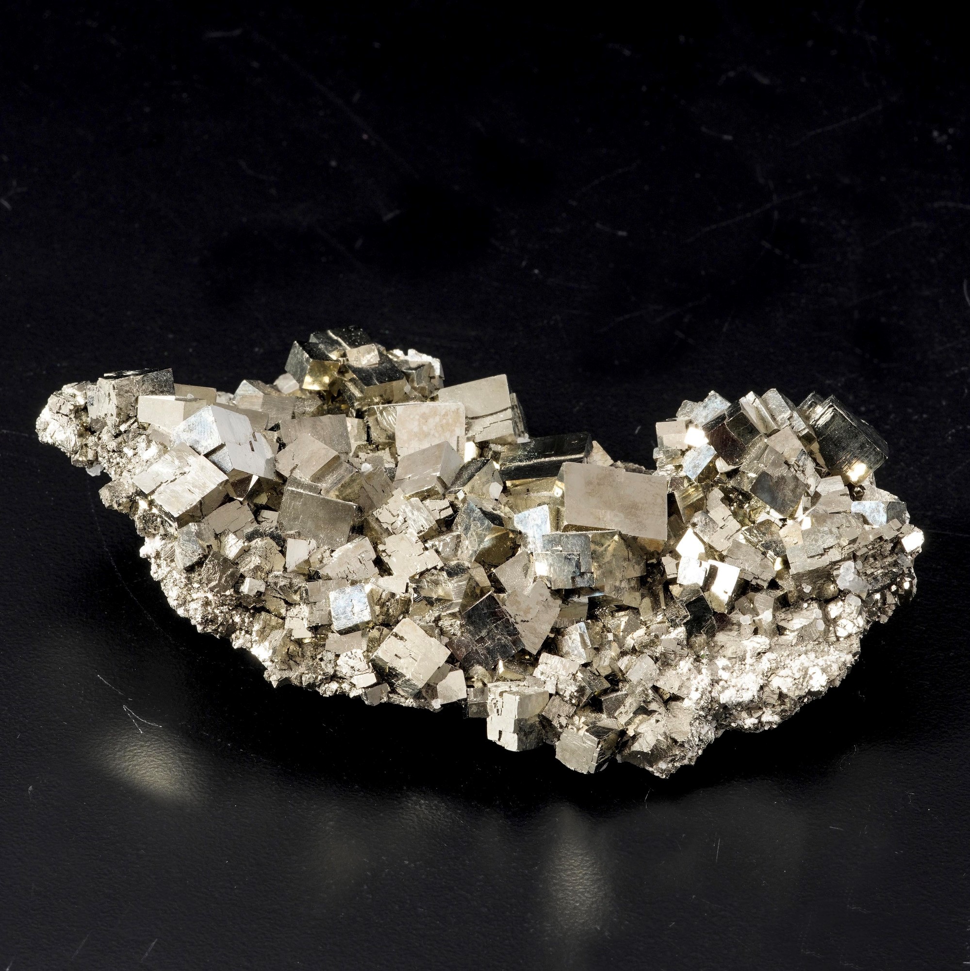 Cluster di Cristalli di Pirite