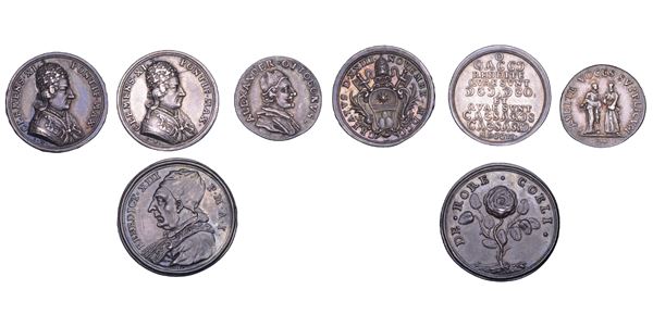 VARIE. Lotto di quattro medaglie di piccolo diametro "mignon".
