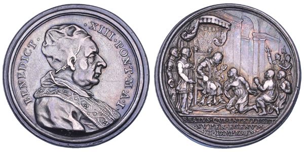 STATO PONTIFICIO. BENEDETTO XIII (Pier Francesco Vincenzo Maria Orsini), 1724-1730. Medaglia in argento (1724)/A. I. Carità del Pontefice.