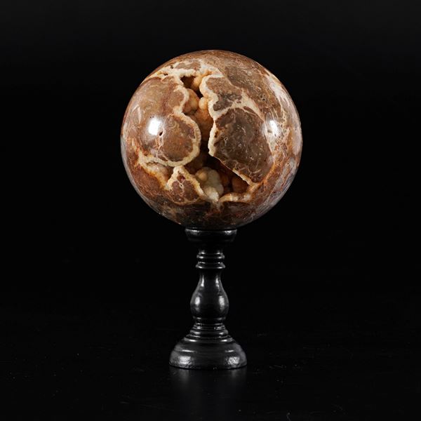 Sfera di calcite gialla con drusa