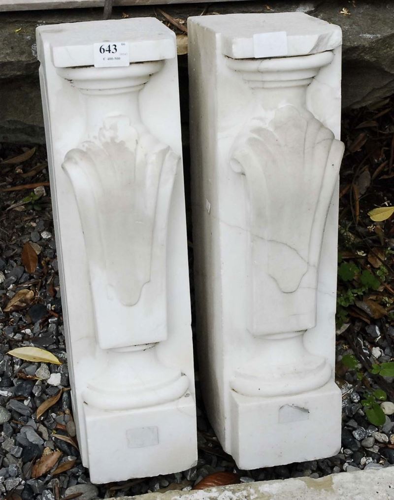Due basi in marmo con volute, XVII secolo  - Asta Asta OnLine 7-2013 - Cambi Casa d'Aste