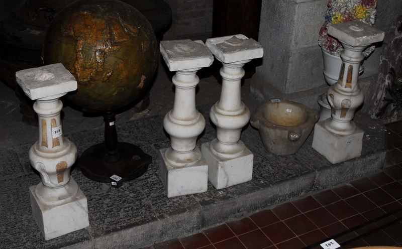 Quattro colonne a balaustra in marmo, XVII secolo  - Asta Asta OnLine 7-2013 - Cambi Casa d'Aste