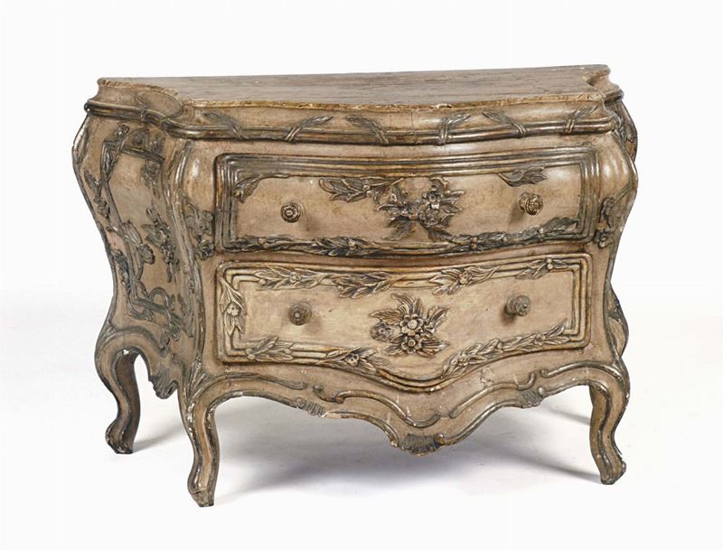 Comoncino a due cassetti laccato a fondo crema e dorato, Venezia XIX secolo  - Auction Furniture | Cambi Time - Cambi Casa d'Aste