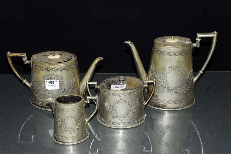 Servizio da t e caff in metallo argentato, Inghilterra, XIX secolo  - Asta Antiquariato, Argenti e Dipinti Antichi - Cambi Casa d'Aste