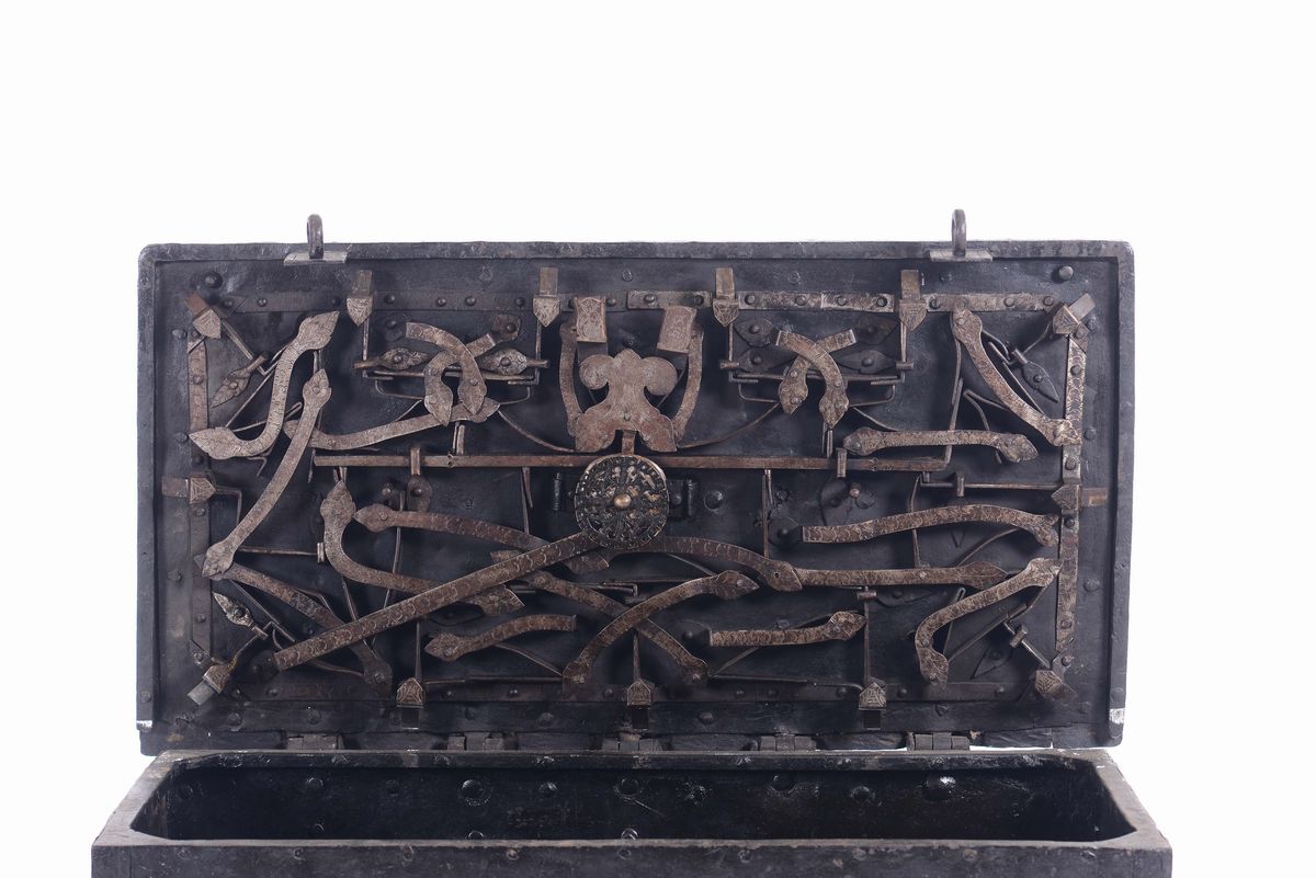 Forziere in Ferro a Forma di Cassa di Bordo, Fine XVI Secolo