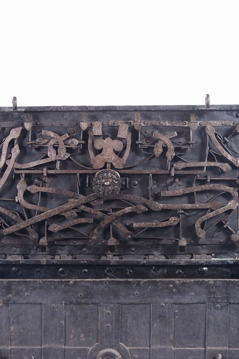 Forziere in Ferro a Forma di Cassa di Bordo, Fine XVI Secolo