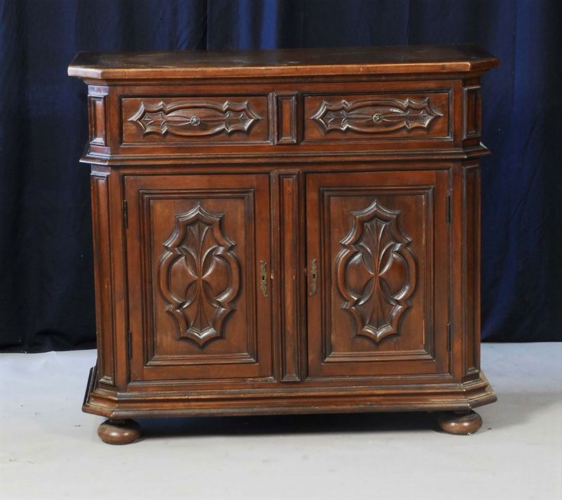 Credenzina in stile pannellata in noce  - Auction Old Paintings and Furnitures - Cambi Casa d'Aste