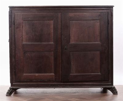 Credenza in Noce a Due Ante Scorniciate, XVIII Secolo