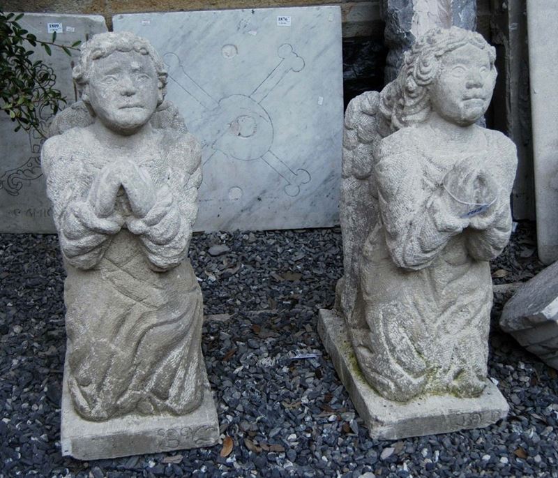 Due angeli in pietra, XX secolo  - Auction Antiquariato, Argenti e Dipinti Antichi - Cambi Casa d'Aste