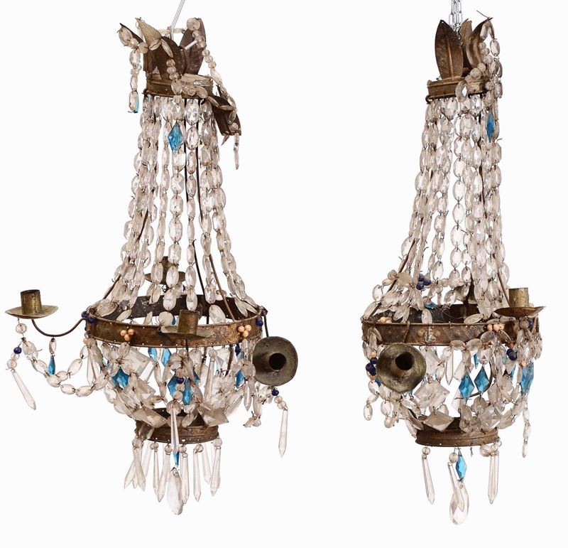Coppia di lampadarietti a mongolfiera con cristalli, XIX secolo  - Auction Antiques II - Timed Auction - Cambi Casa d'Aste