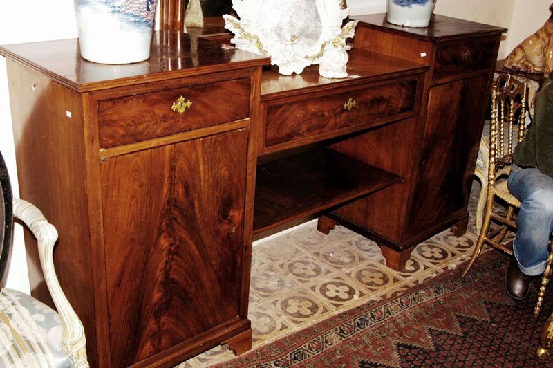 Credenza in mogano a due corpi  laterali, Inghilterra XIX secolo  - Auction OnLine Auction 10-2012 - Cambi Casa d'Aste