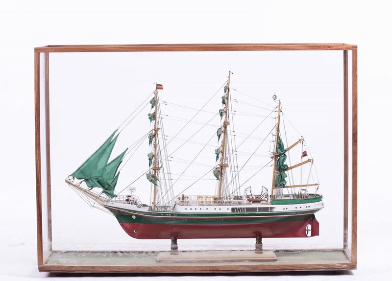 Modello in teca della nave scuola Alexander Von Humboldt della Marina Militare Tedesca  - Auction OnLine Auction 7-2013 - Cambi Casa d'Aste