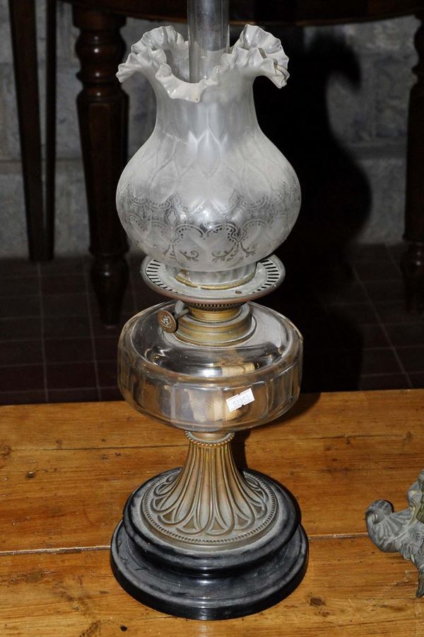 Lume a petrolio in cristallo e bronzo