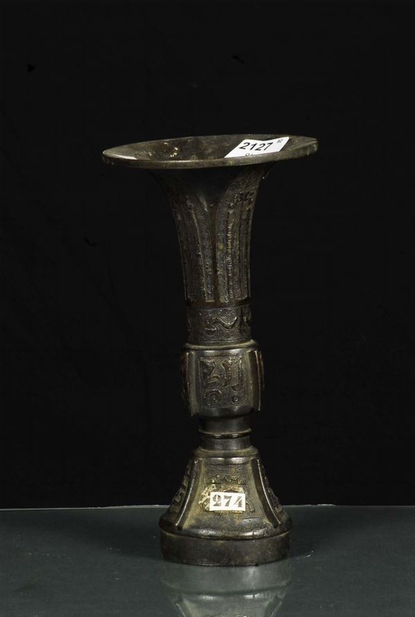 Vaso a calice in bronzo, Cina XIX secolo