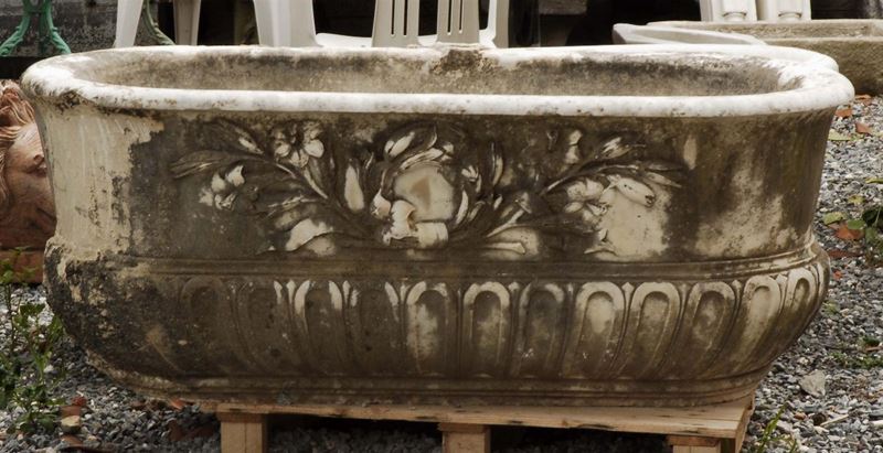 Vasca in marmo, XVII secolo  - Asta Antiquariato e Dipinti Antichi - Cambi Casa d'Aste