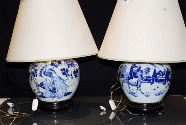 Coppia di vasi di gusto orientale trasformati in lampada