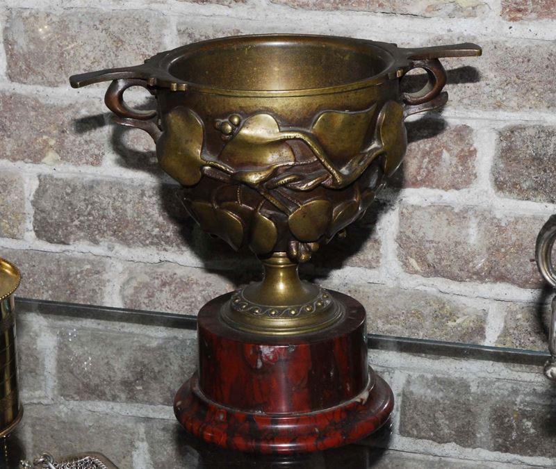 Vasetto Liberty in bronzo dorato  - Asta Antiquariato, Argenti e Dipinti Antichi - Cambi Casa d'Aste