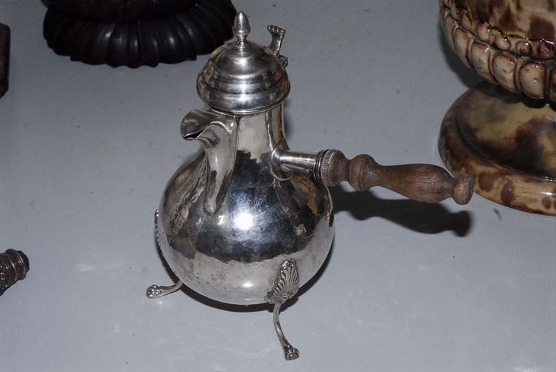 Cioccolatiera in argento con manico in legno, Inghilterra XIX secolo  - Auction Antiquariato, Argenti e Dipinti Antichi - Cambi Casa d'Aste