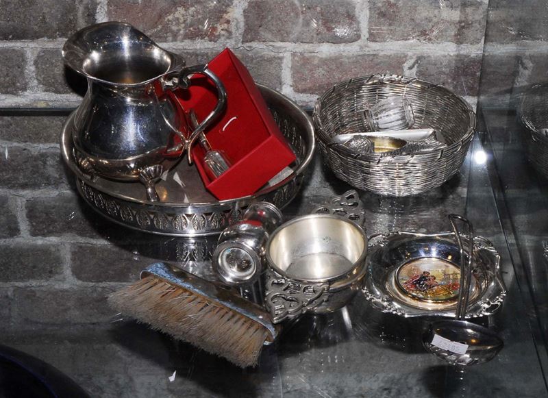 Lotto di argenti e metalli argentati  - Asta Antiquariato, Argenti e Dipinti Antichi - Cambi Casa d'Aste