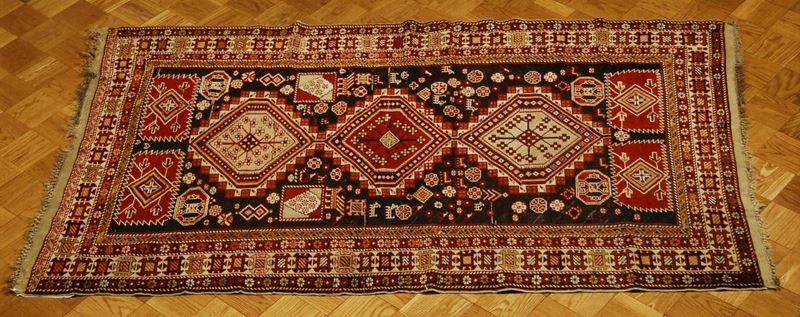 Tappeto caucasico, inizio XX secolo  - Asta Antiquariato e Dipinti Antichi - Cambi Casa d'Aste