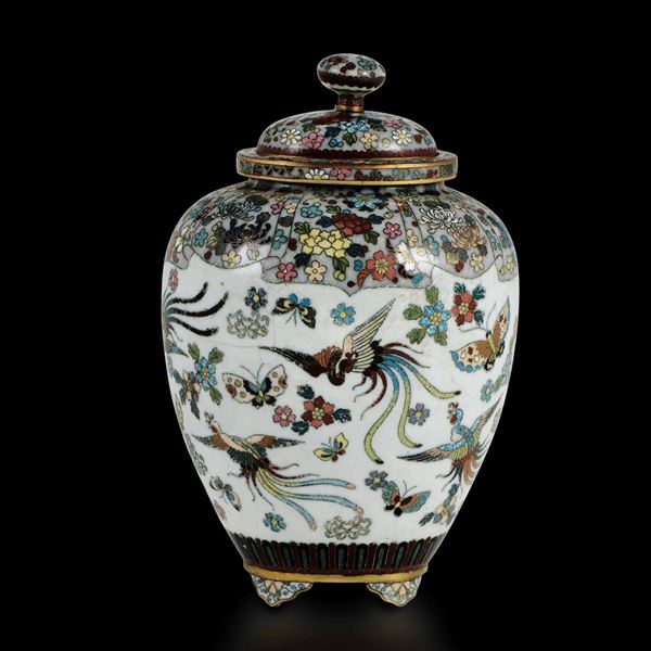 Piccolo vaso con coperchio in ottone smaltato, Cina XIX secolo