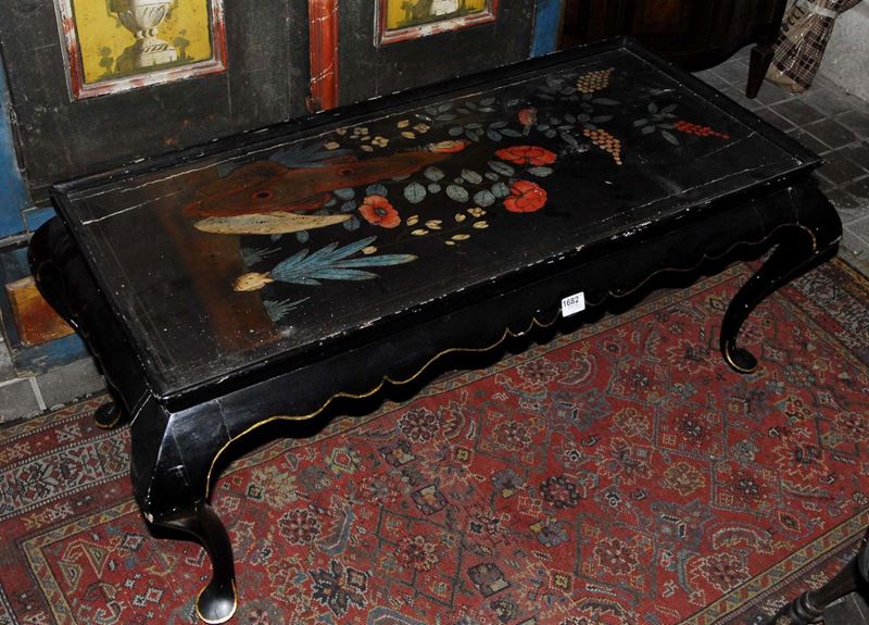 Tavolo basso in legno laccato a cineserie  - Asta Antiquariato e Dipinti Antichi - Cambi Casa d'Aste